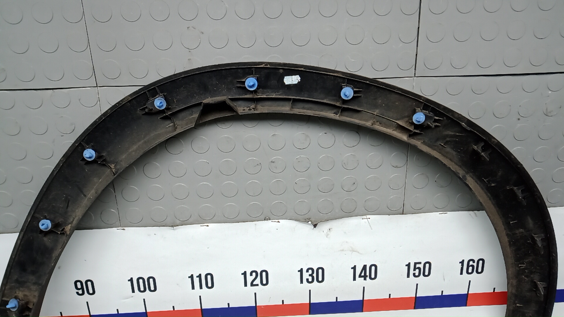 Накладка переднего крыла правого