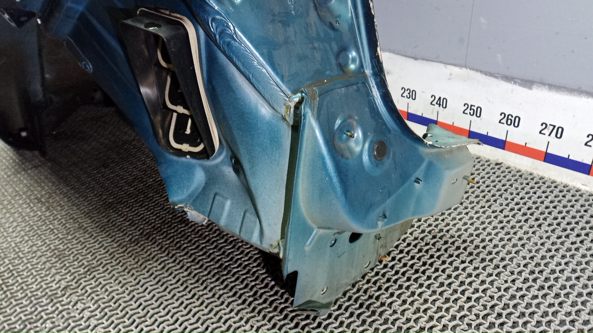 Крыло заднее левое