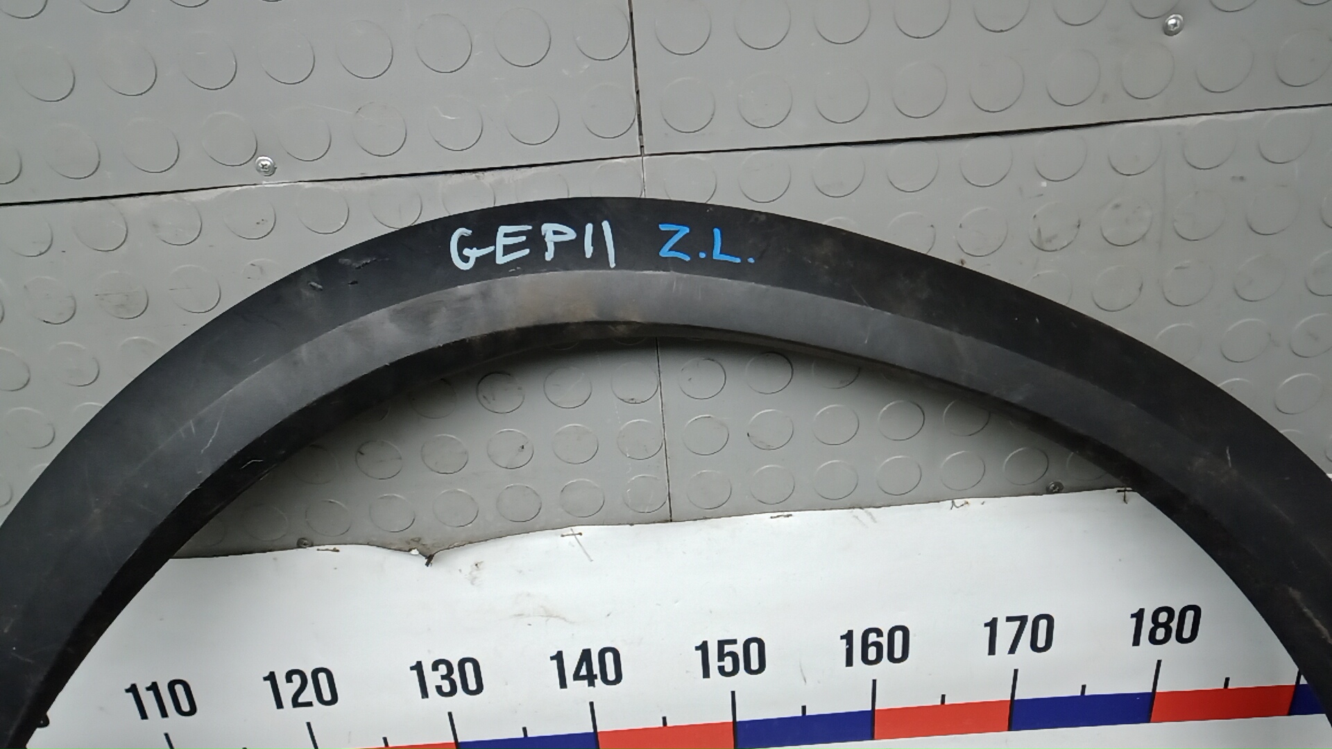 Накладка заднего крыла левого