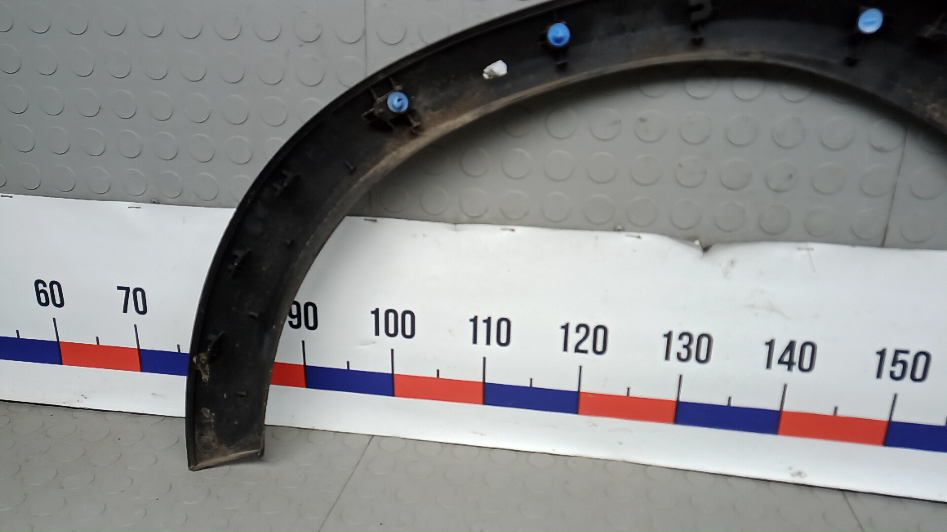 Накладка заднего крыла левого