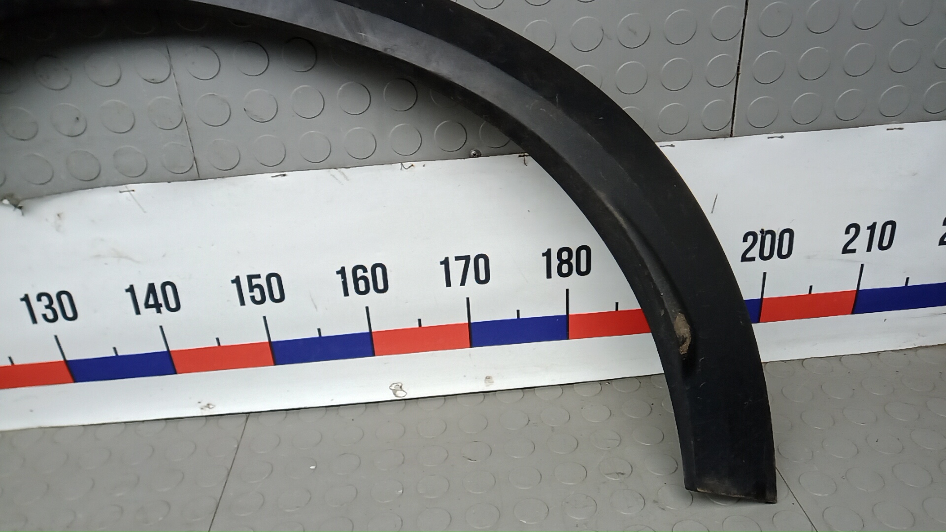 Накладка заднего крыла левого