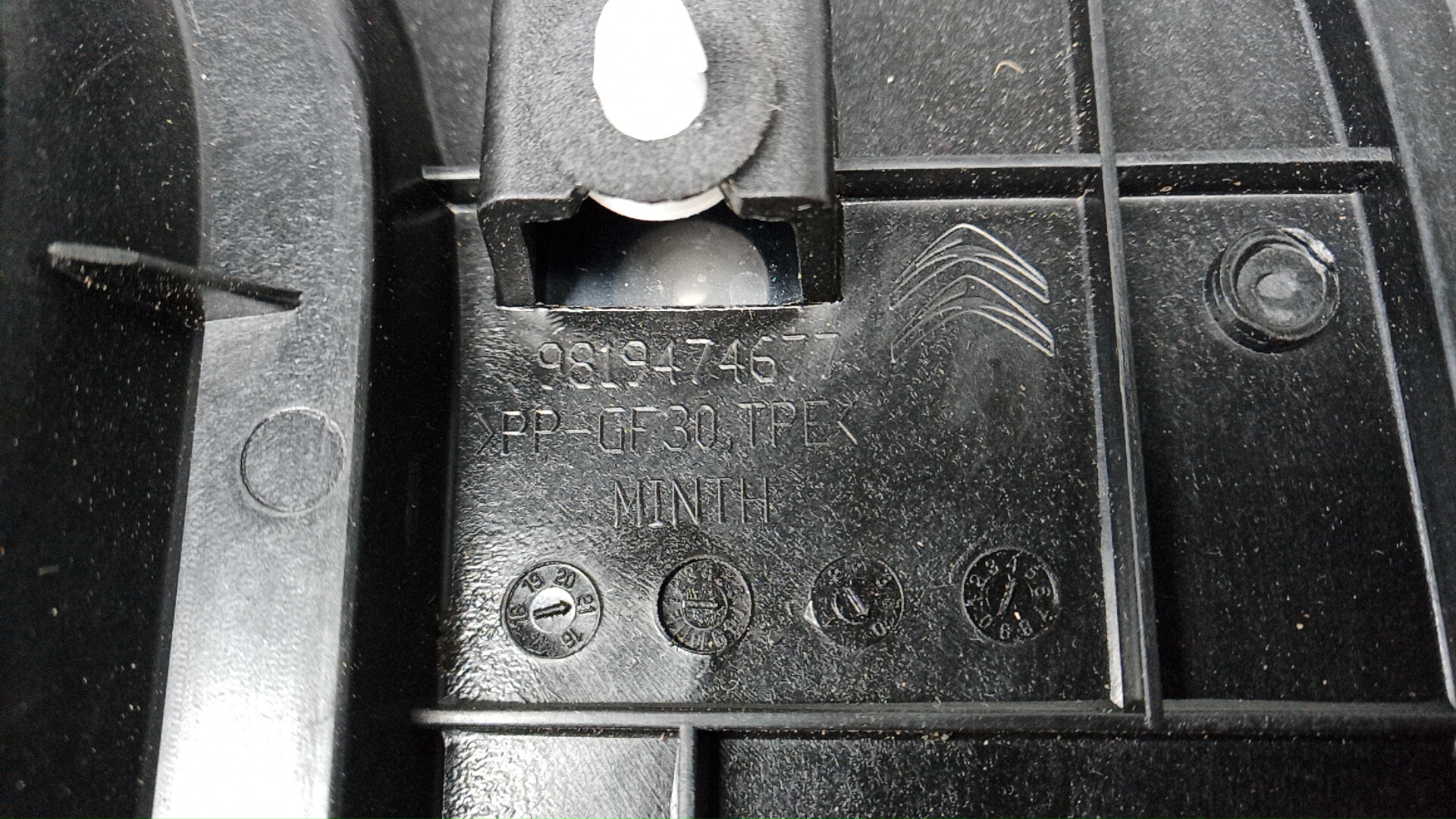 Накладка заднего крыла левого