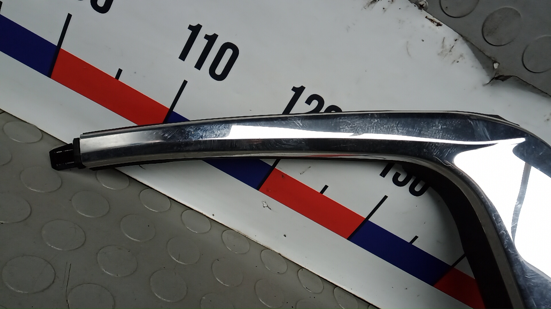 Накладка заднего крыла левого