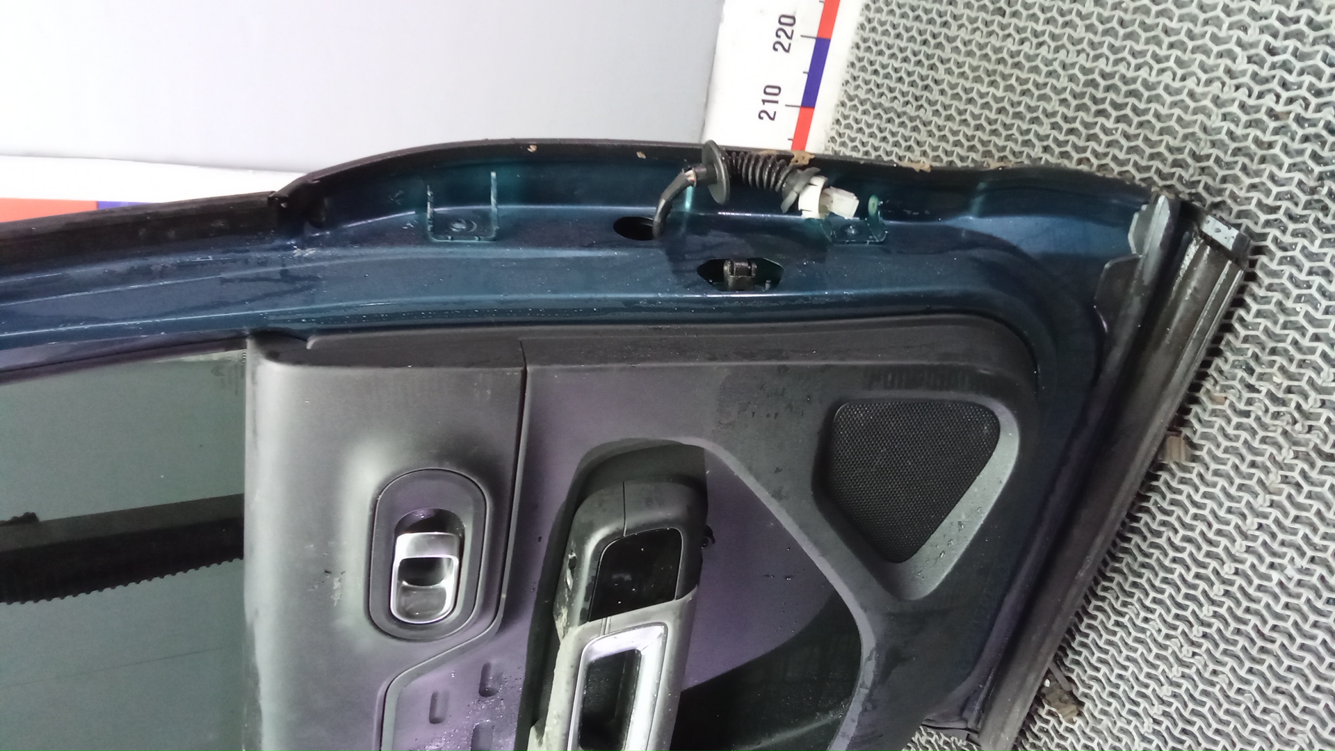 Дверь задняя левая