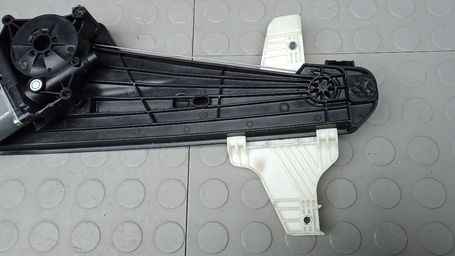 Стеклоподъемник электр. задний правый