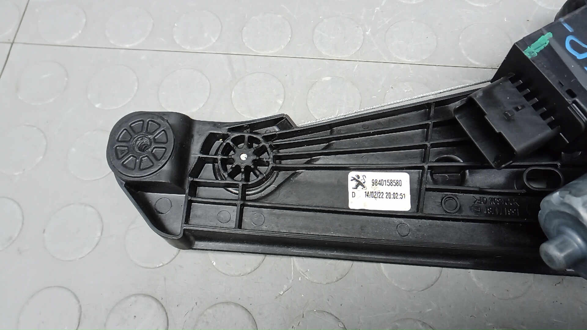 Стеклоподъемник электр. задний правый