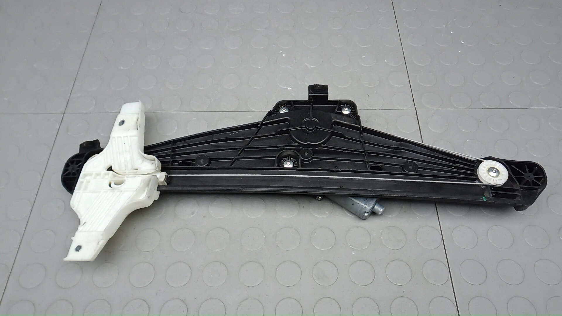 Стеклоподъемник электр. задний правый