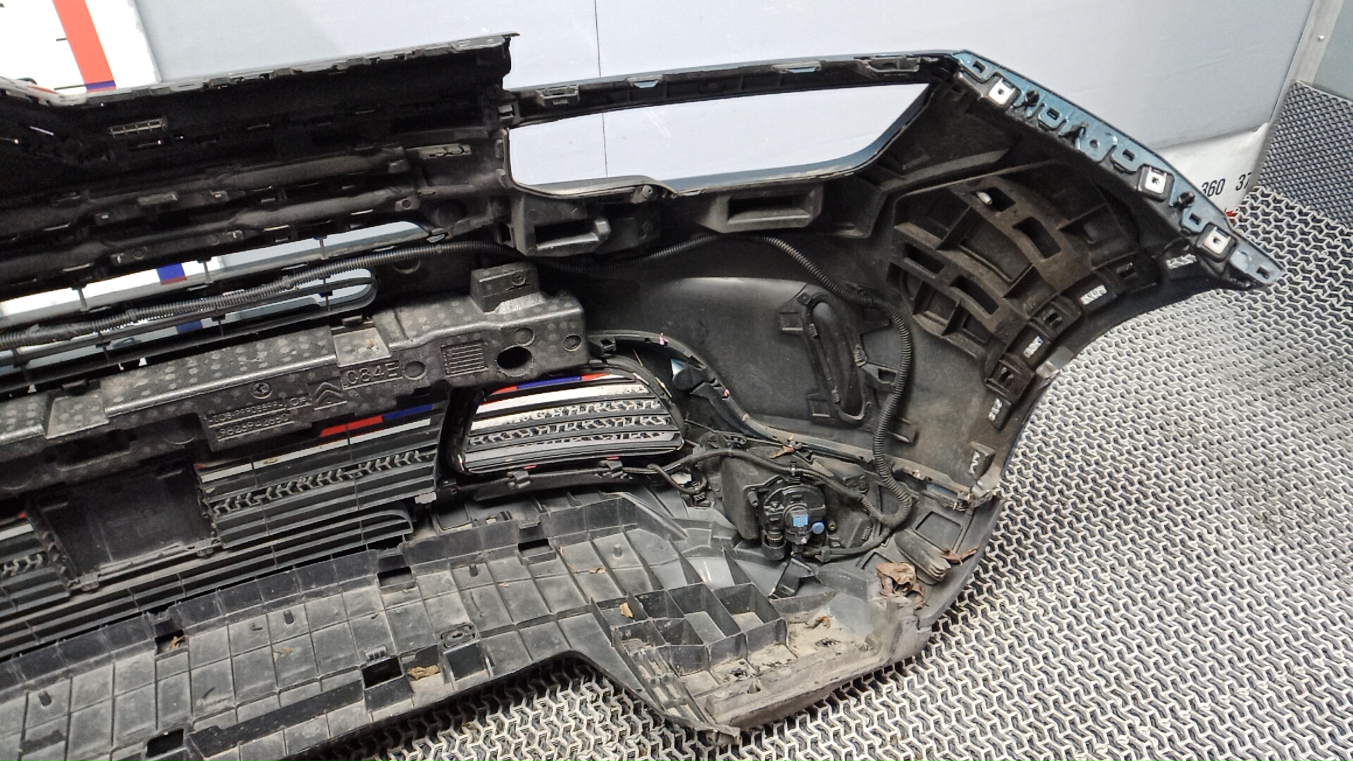 Бампер передний