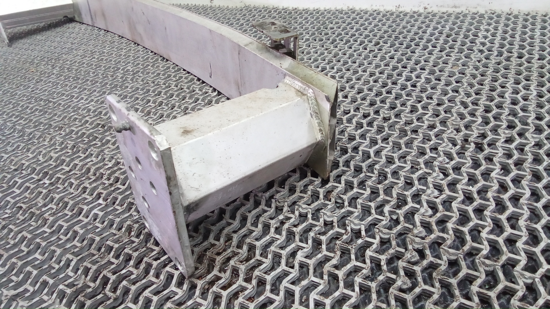 Кронштейн усилителя переднего бампера