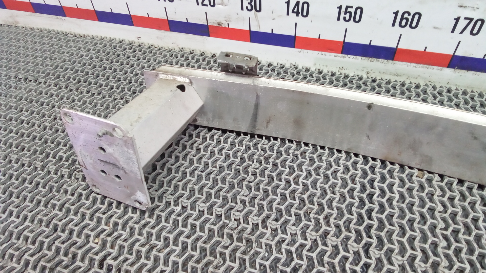 Кронштейн усилителя переднего бампера