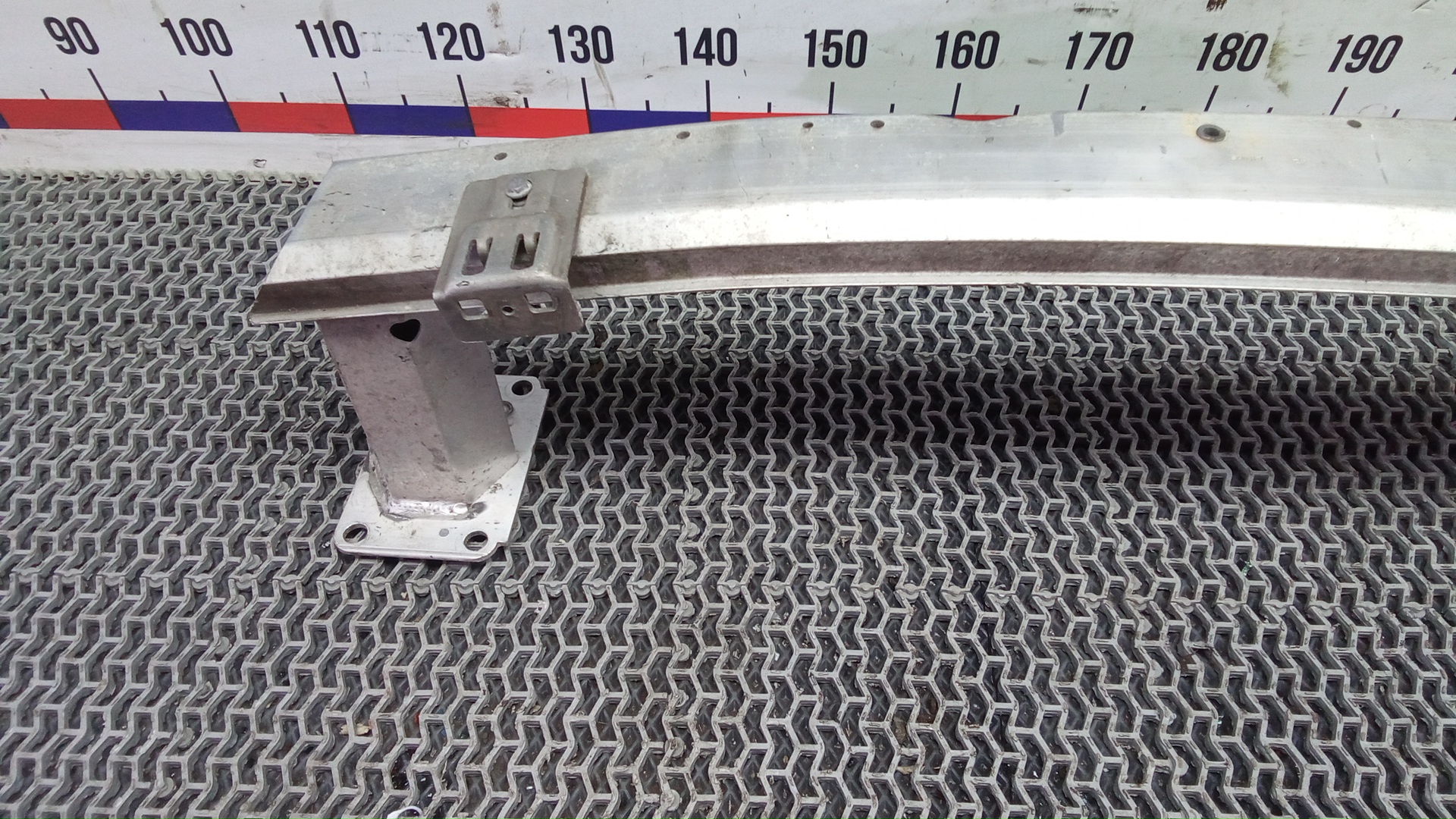 Кронштейн усилителя переднего бампера