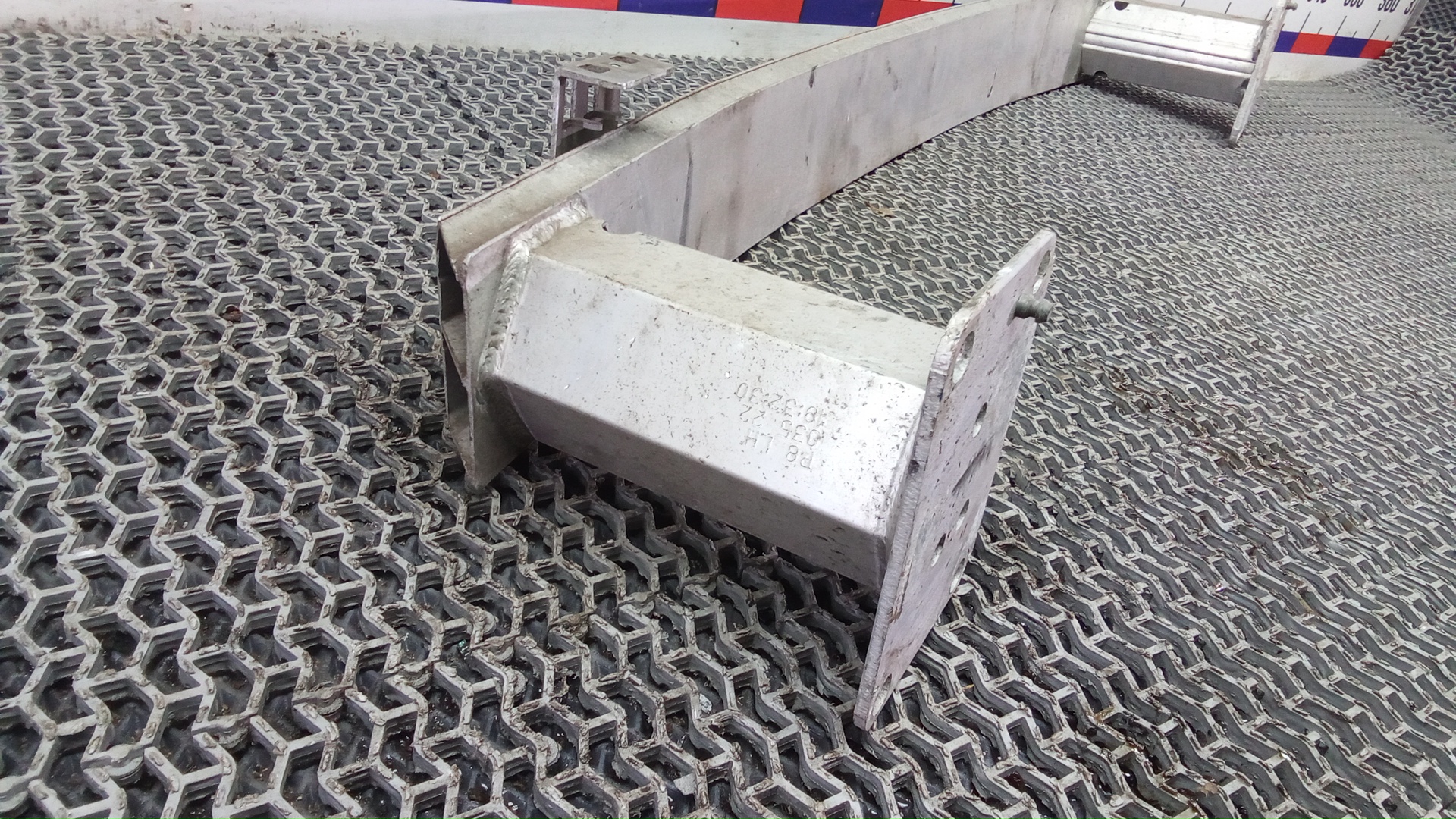 Кронштейн усилителя переднего бампера