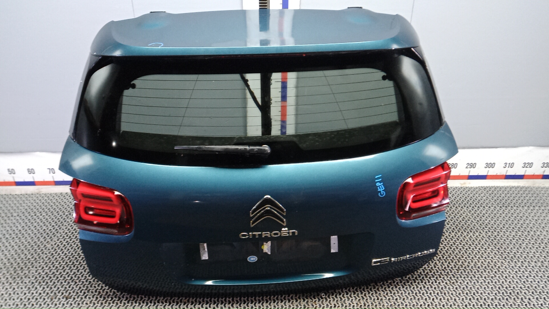 Дверь багажника