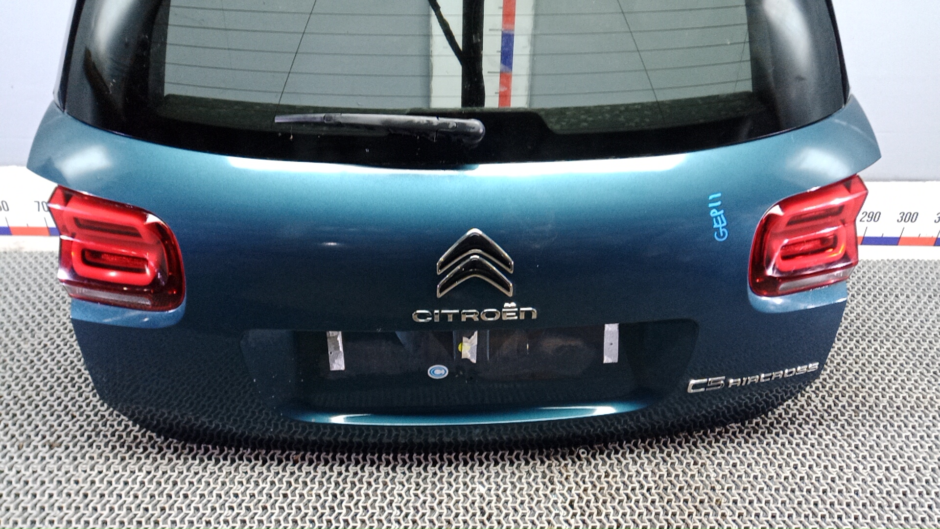 Дверь багажника