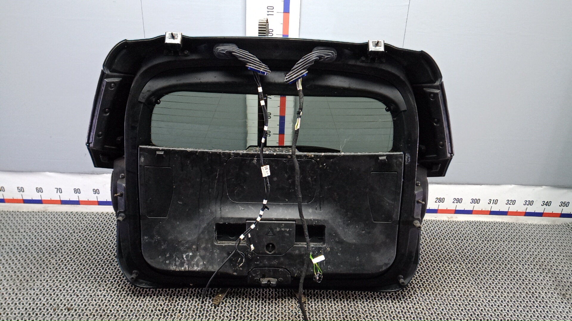 Дверь багажника