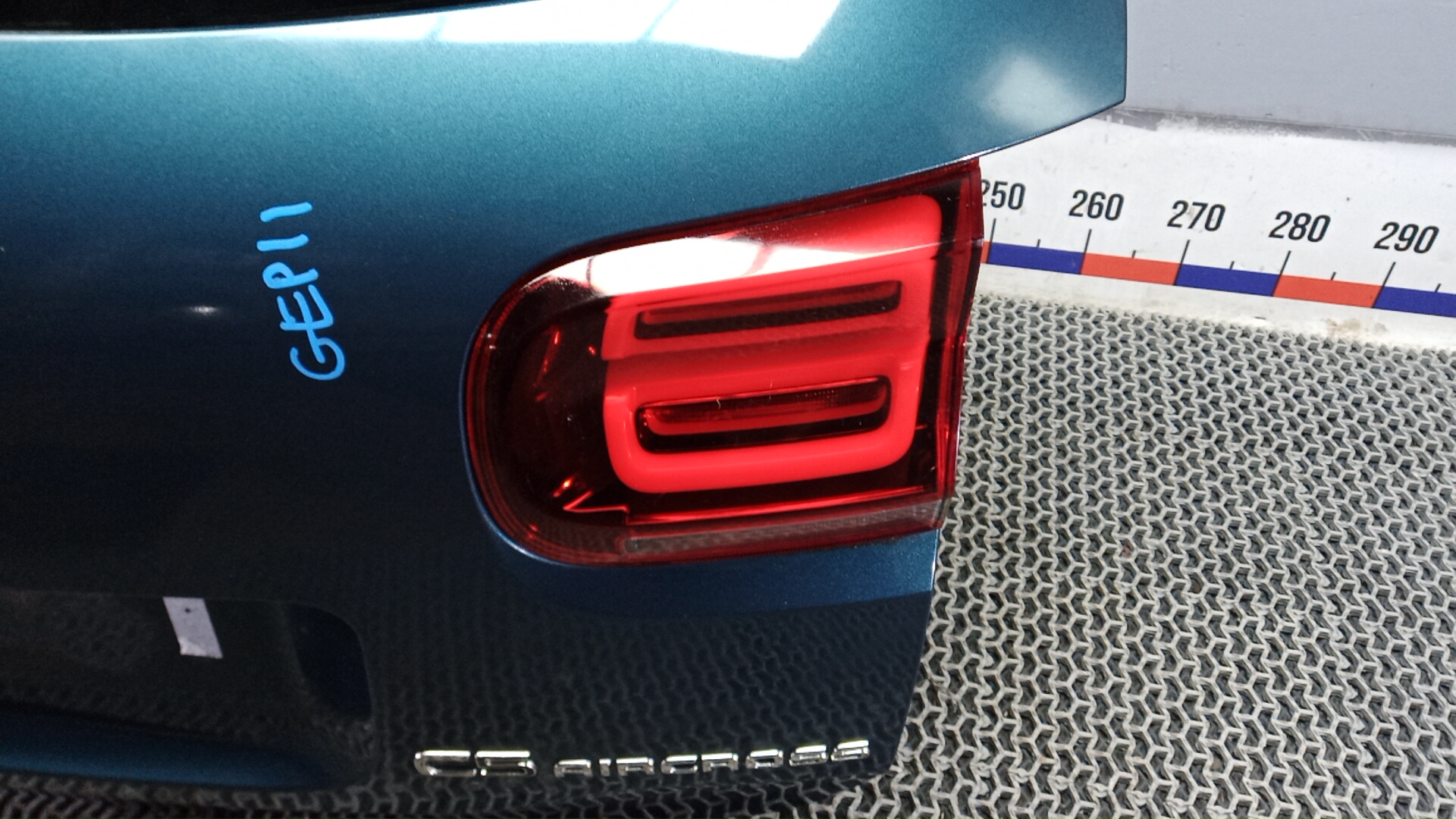 Дверь багажника