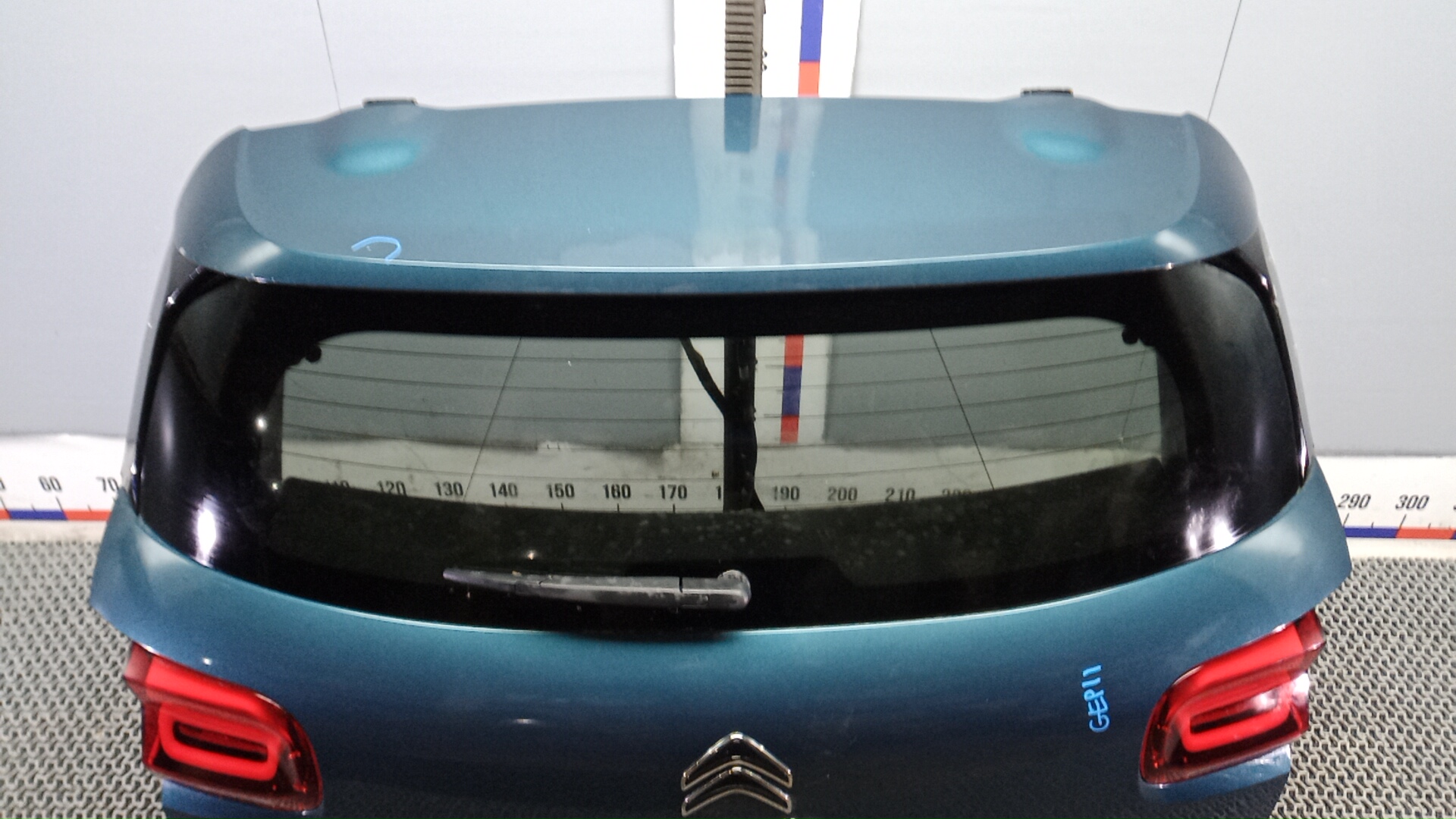 Дверь багажника