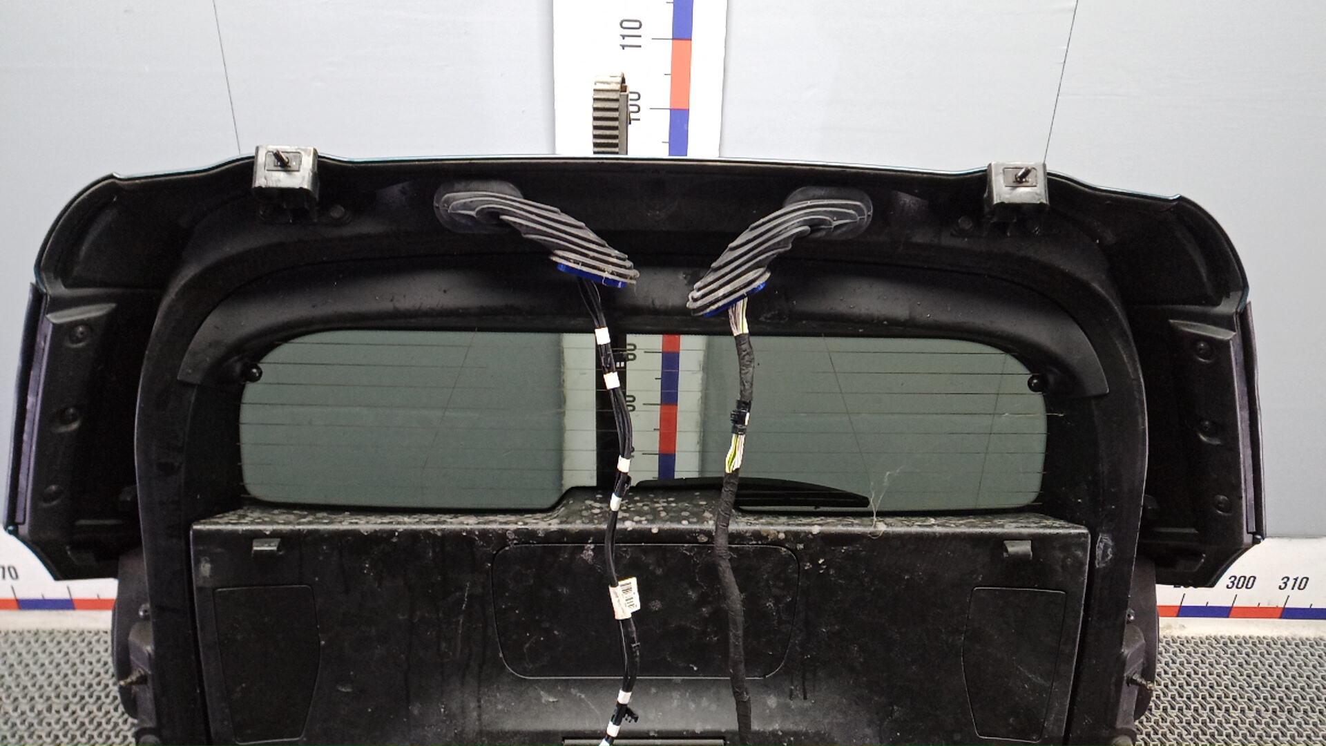 Дверь багажника