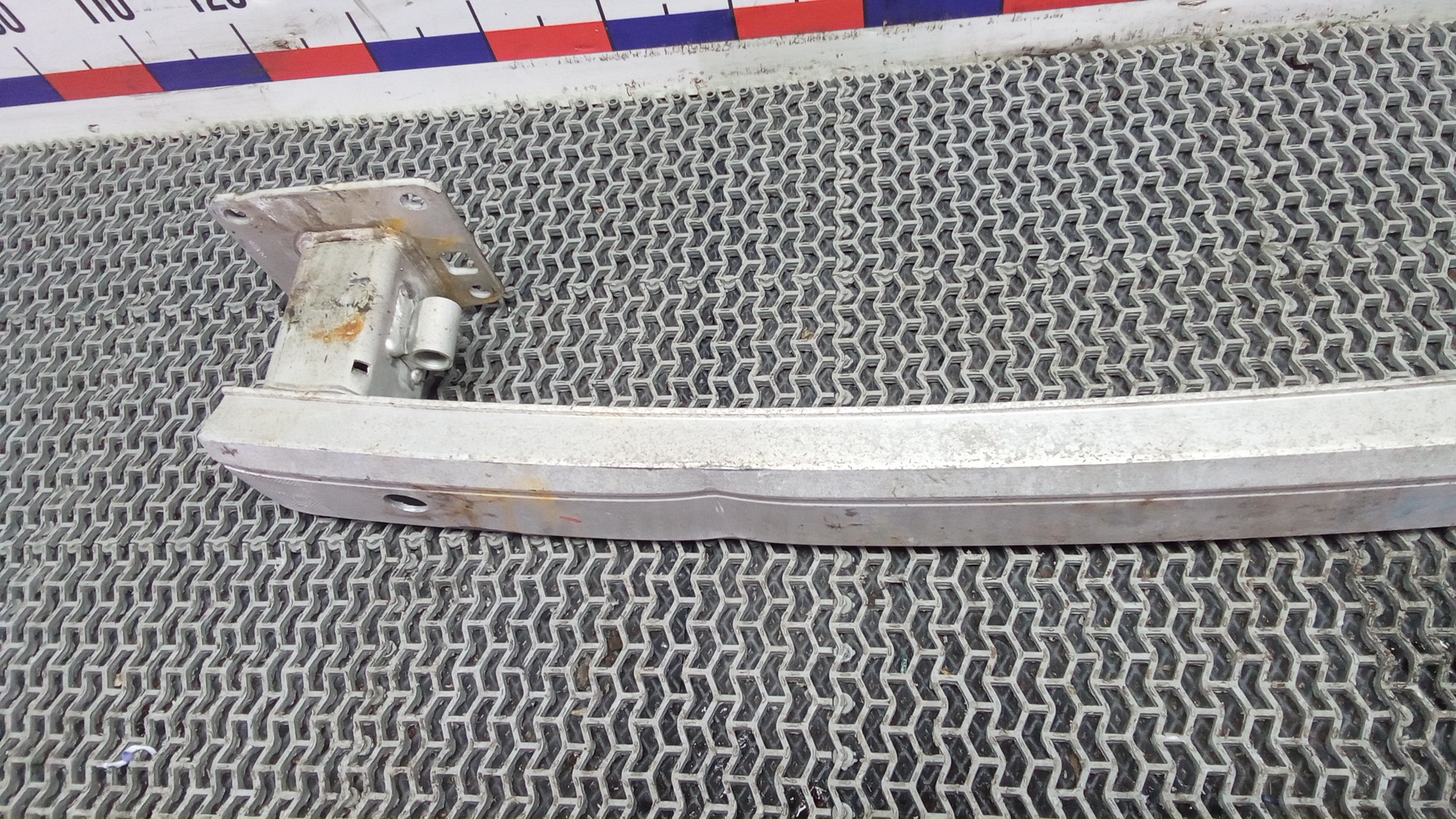 Усилитель заднего бампера