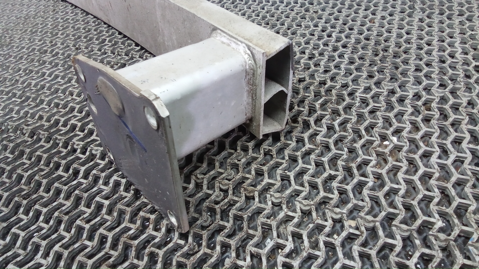 Усилитель заднего бампера