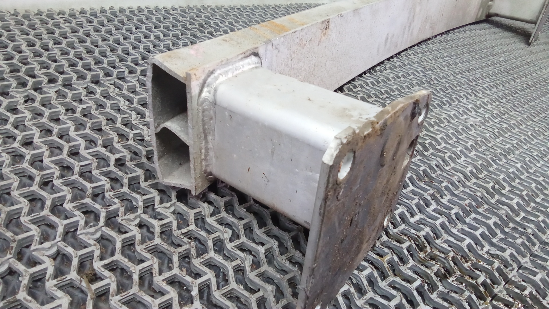 Усилитель заднего бампера