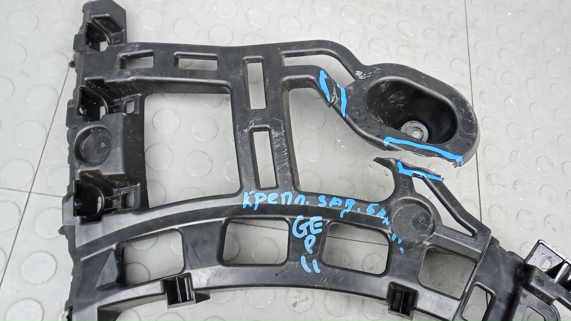 Кронштейн заднего бампера