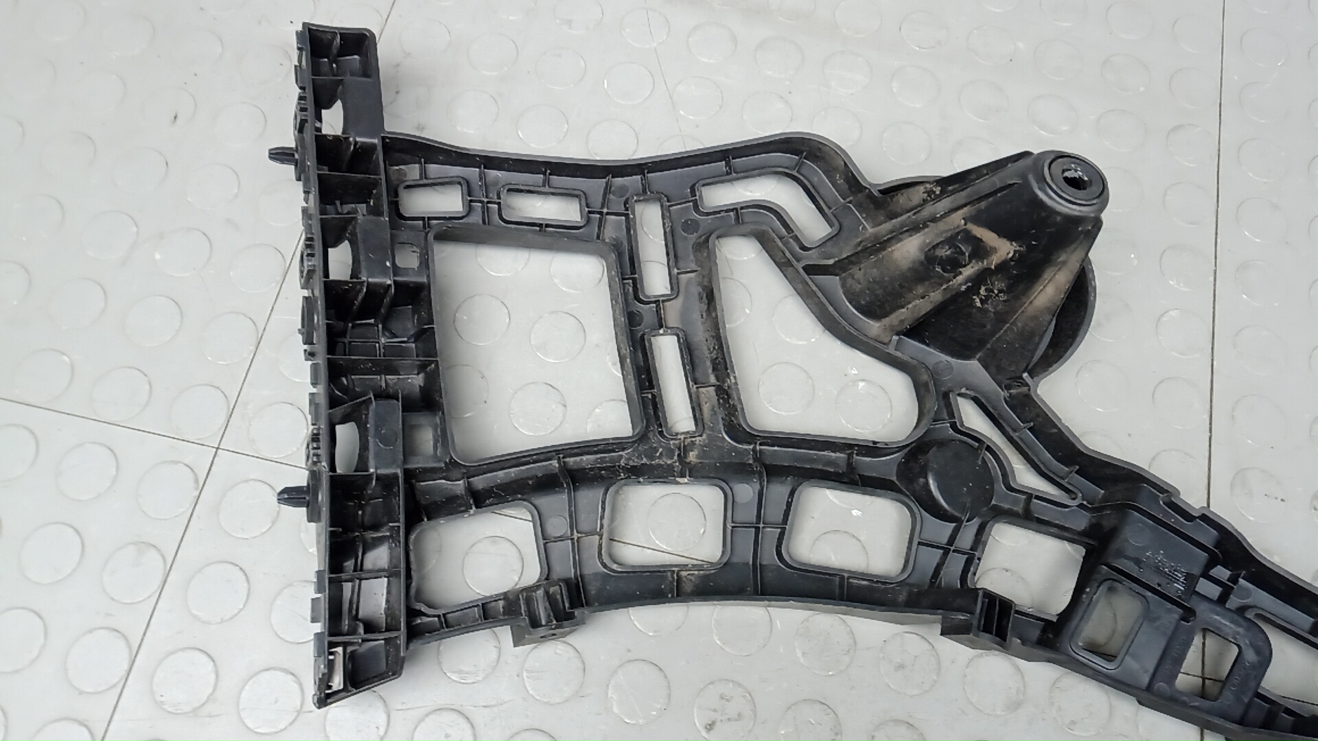 Кронштейн заднего бампера