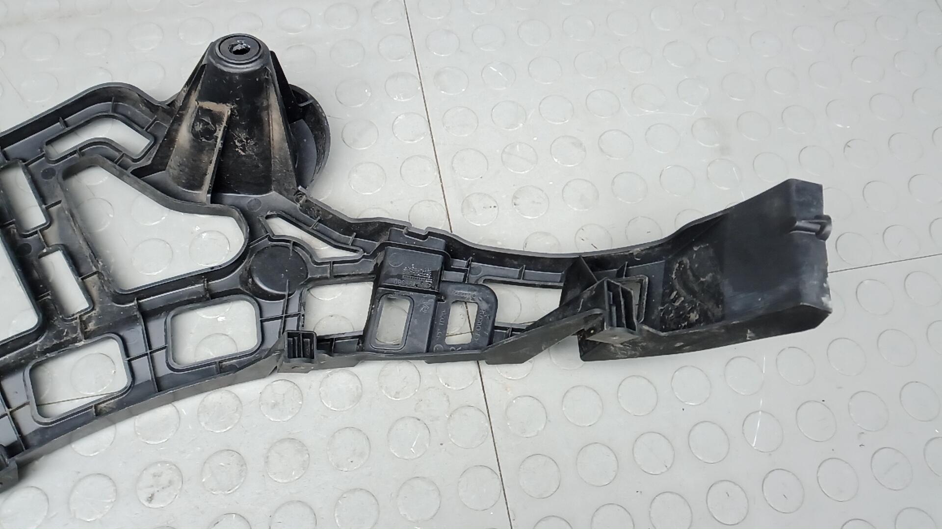 Кронштейн заднего бампера