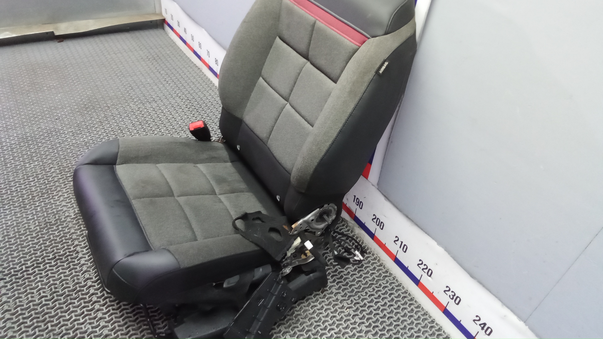 Сиденье салонное