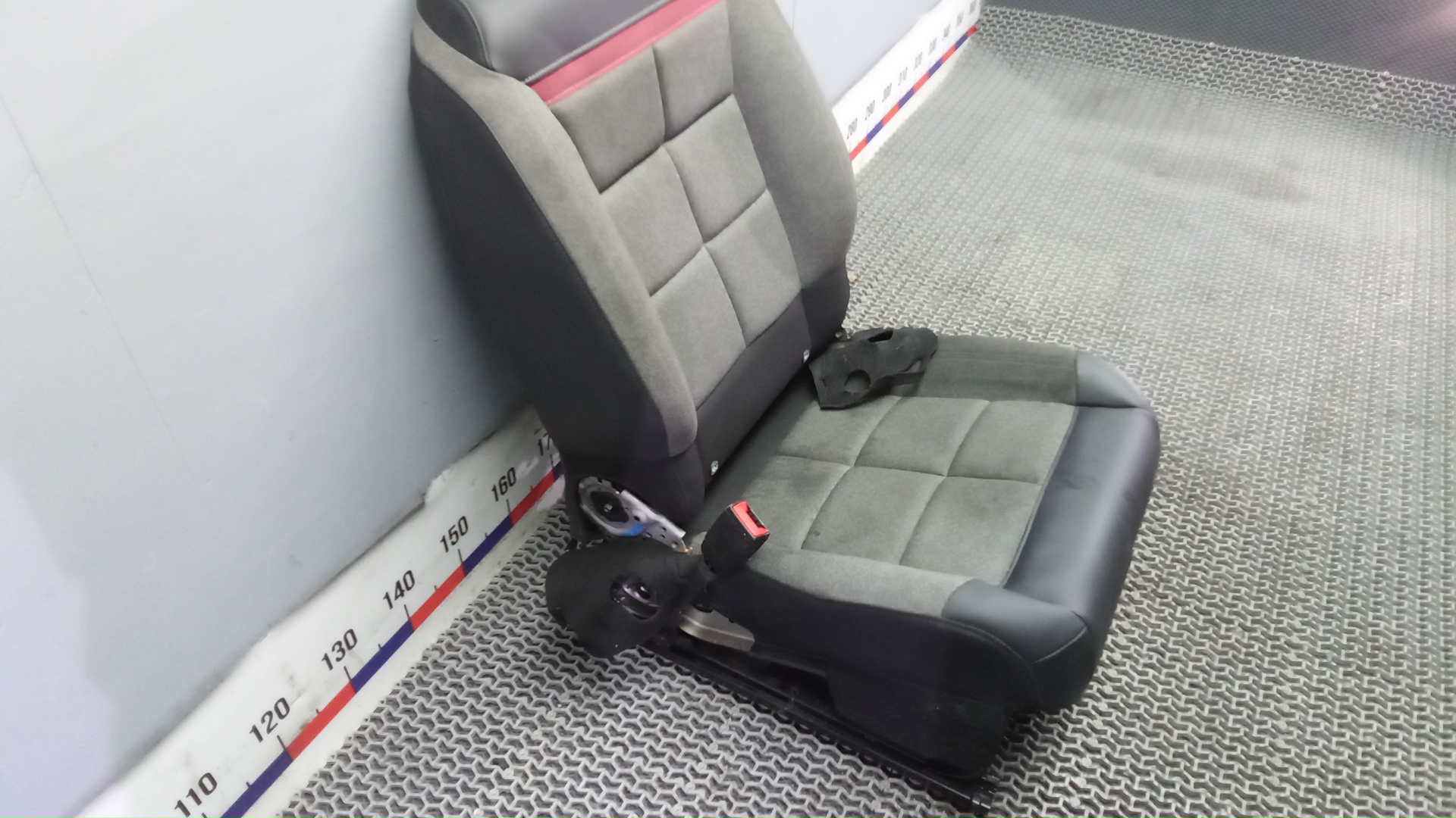 Сиденье салонное