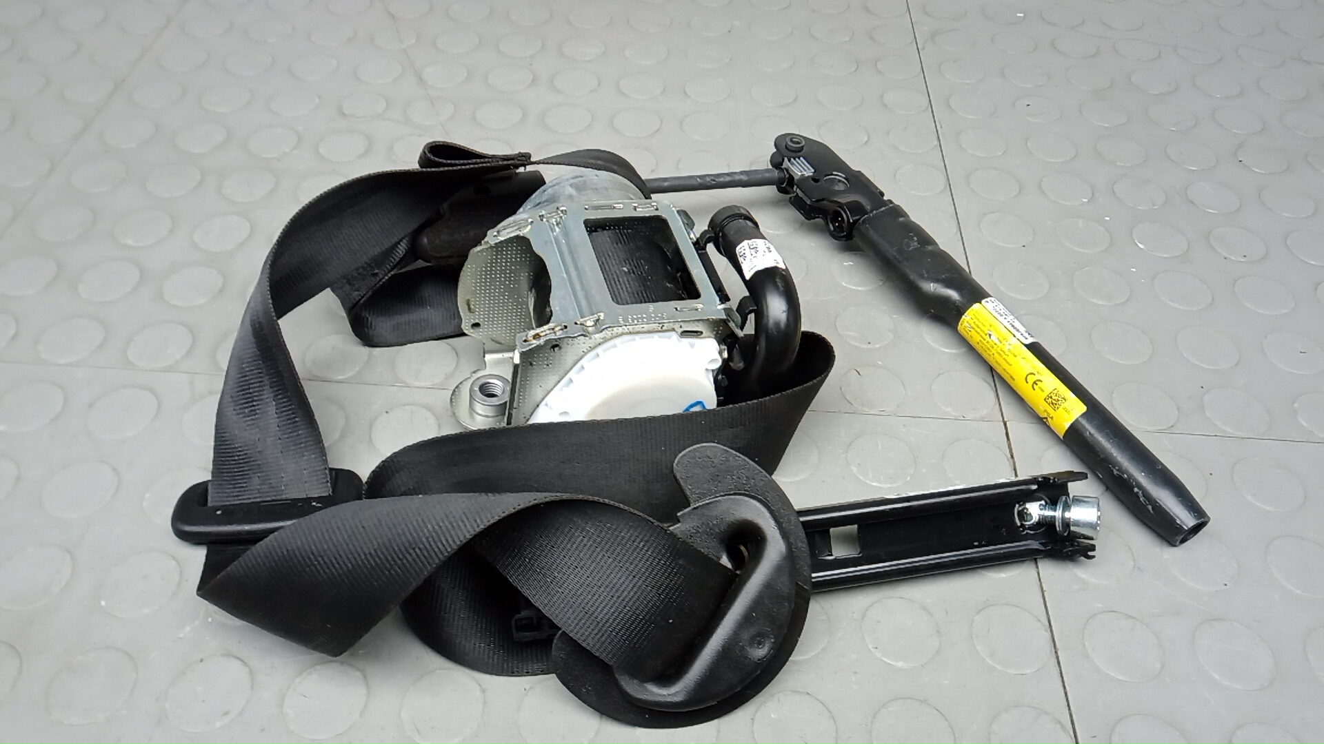 Ремень безопасности с пиропатроном