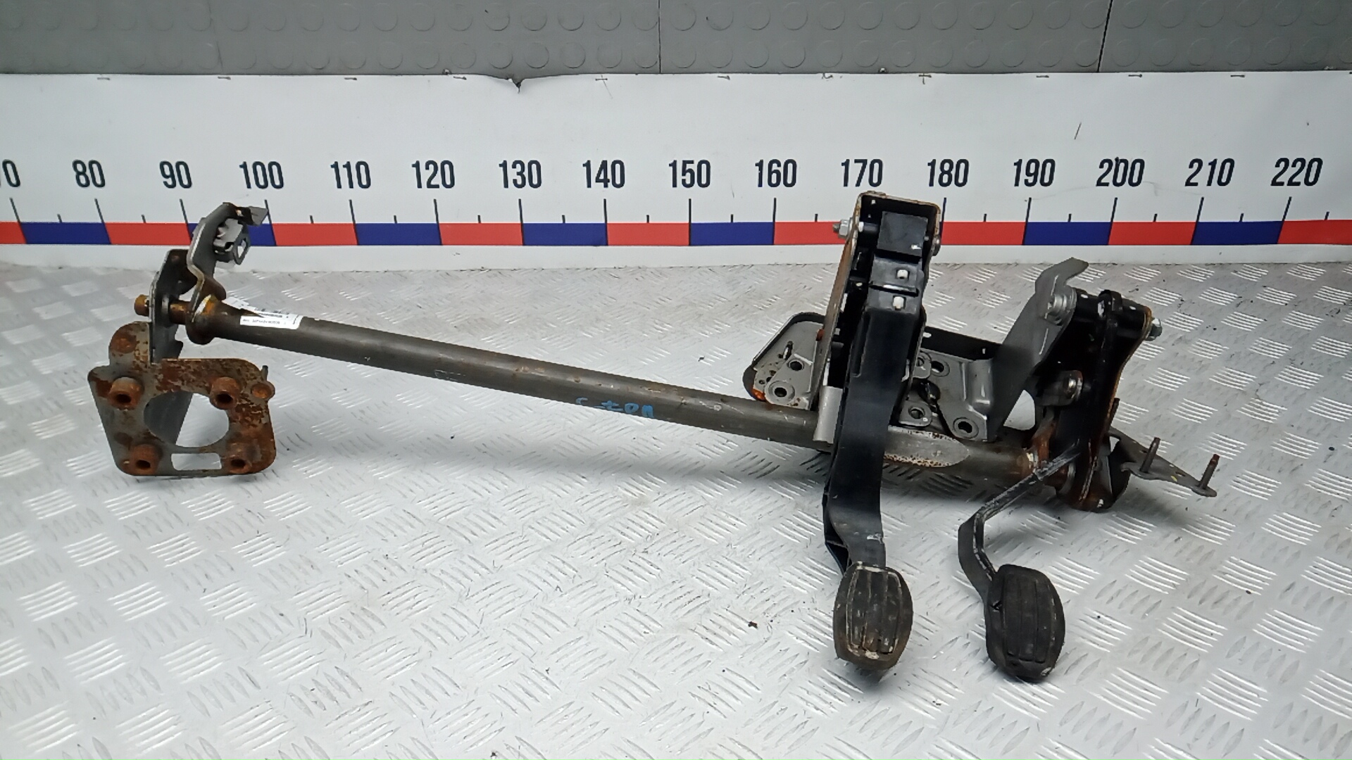 Кронштейн крепления педали