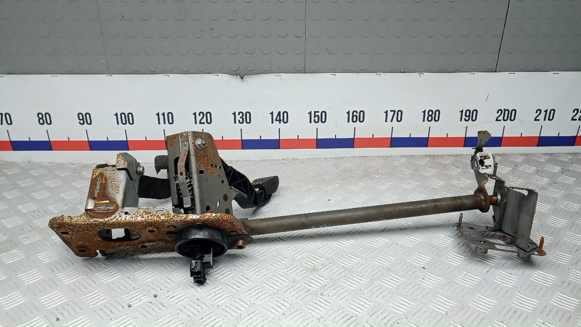 Кронштейн крепления педали