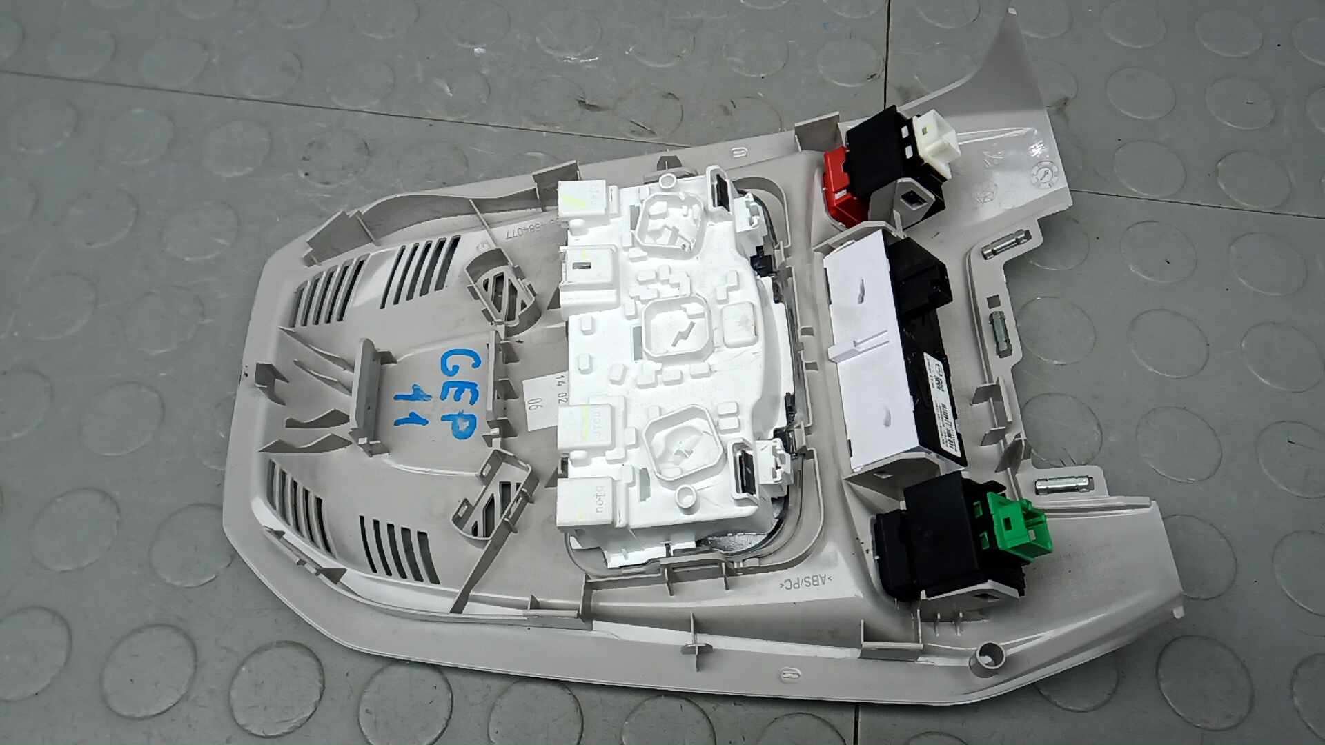 Плафон салонный