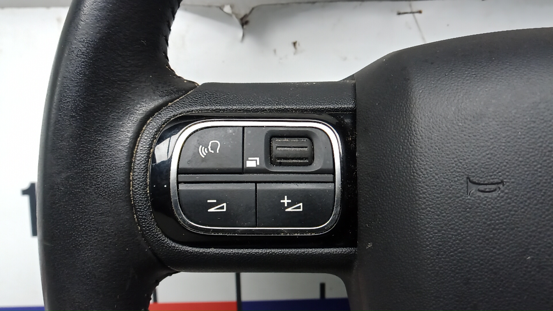 Рулевое колесо (руль)