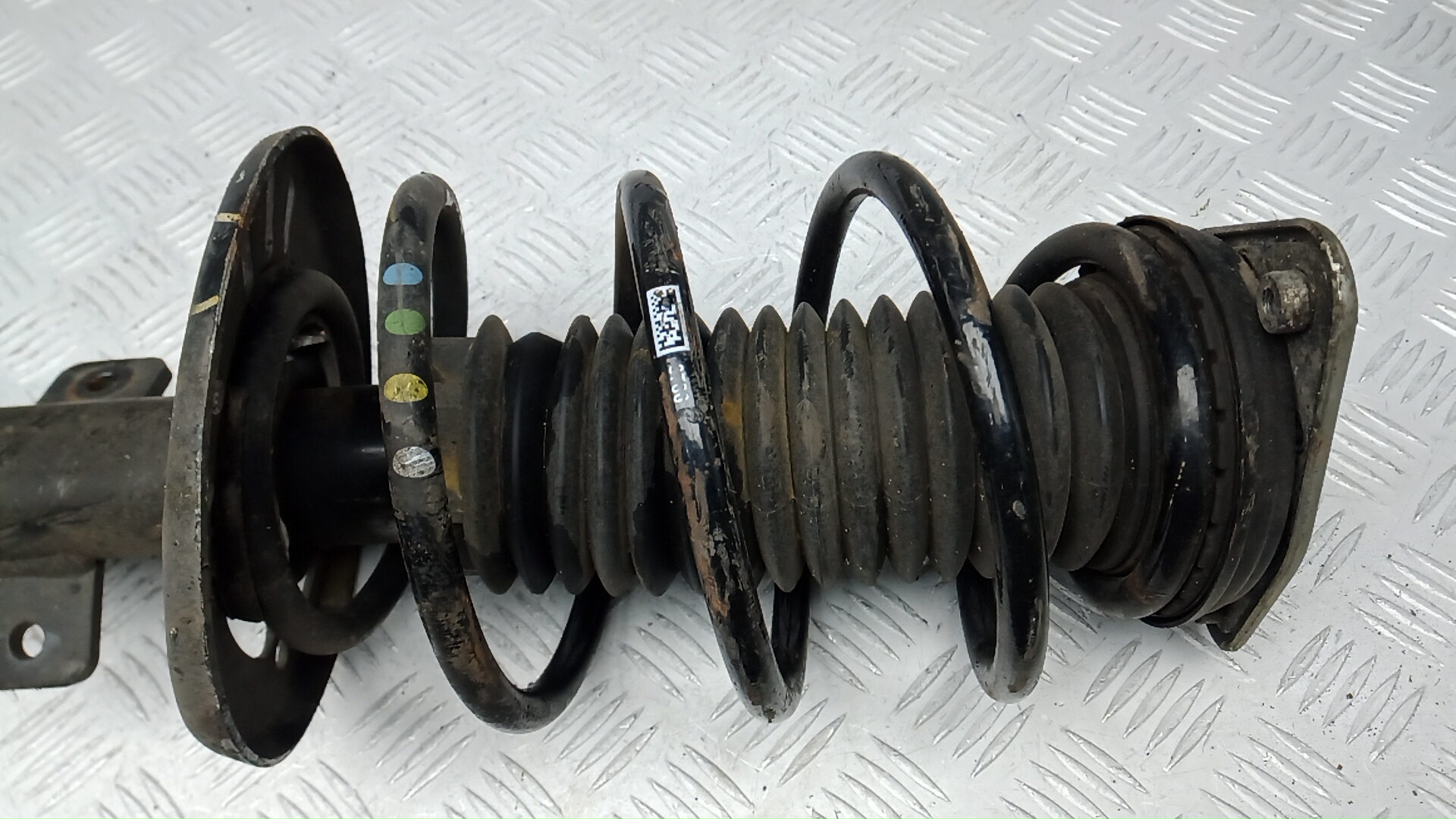 Амортизатор передний левый