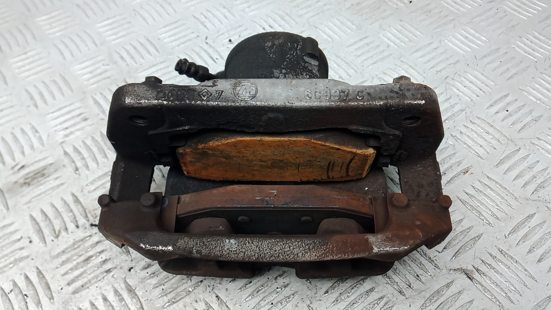 Суппорт передний левый