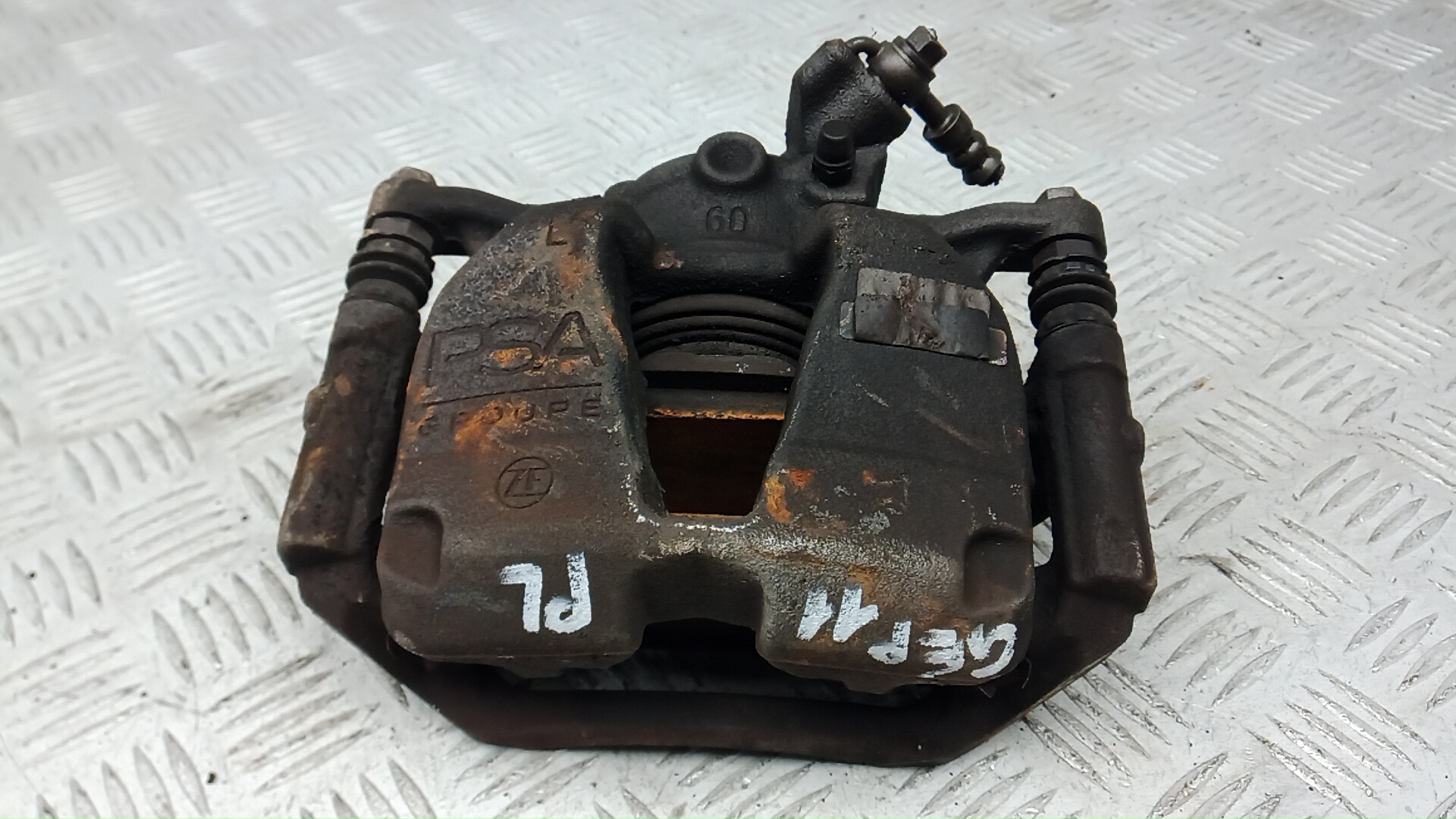 Суппорт передний левый