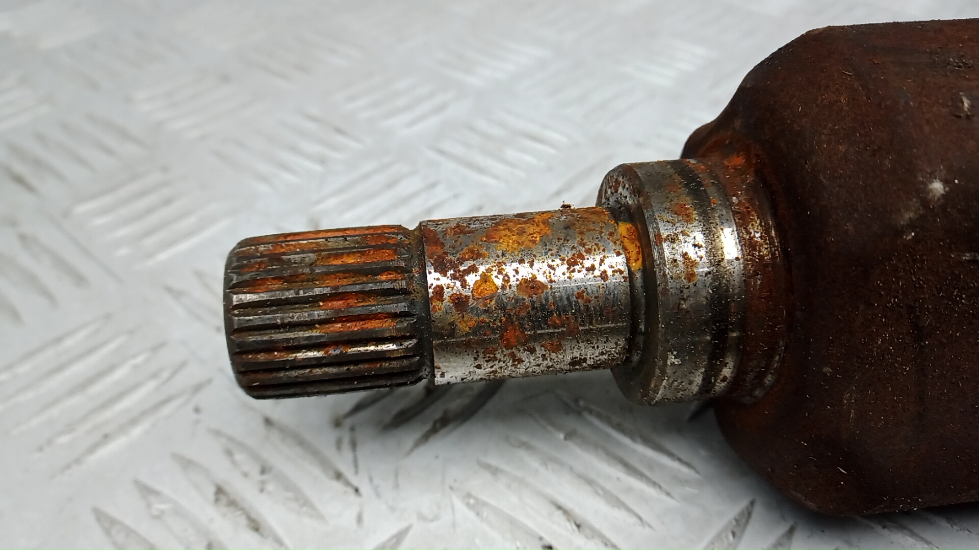 Полуось передняя левая