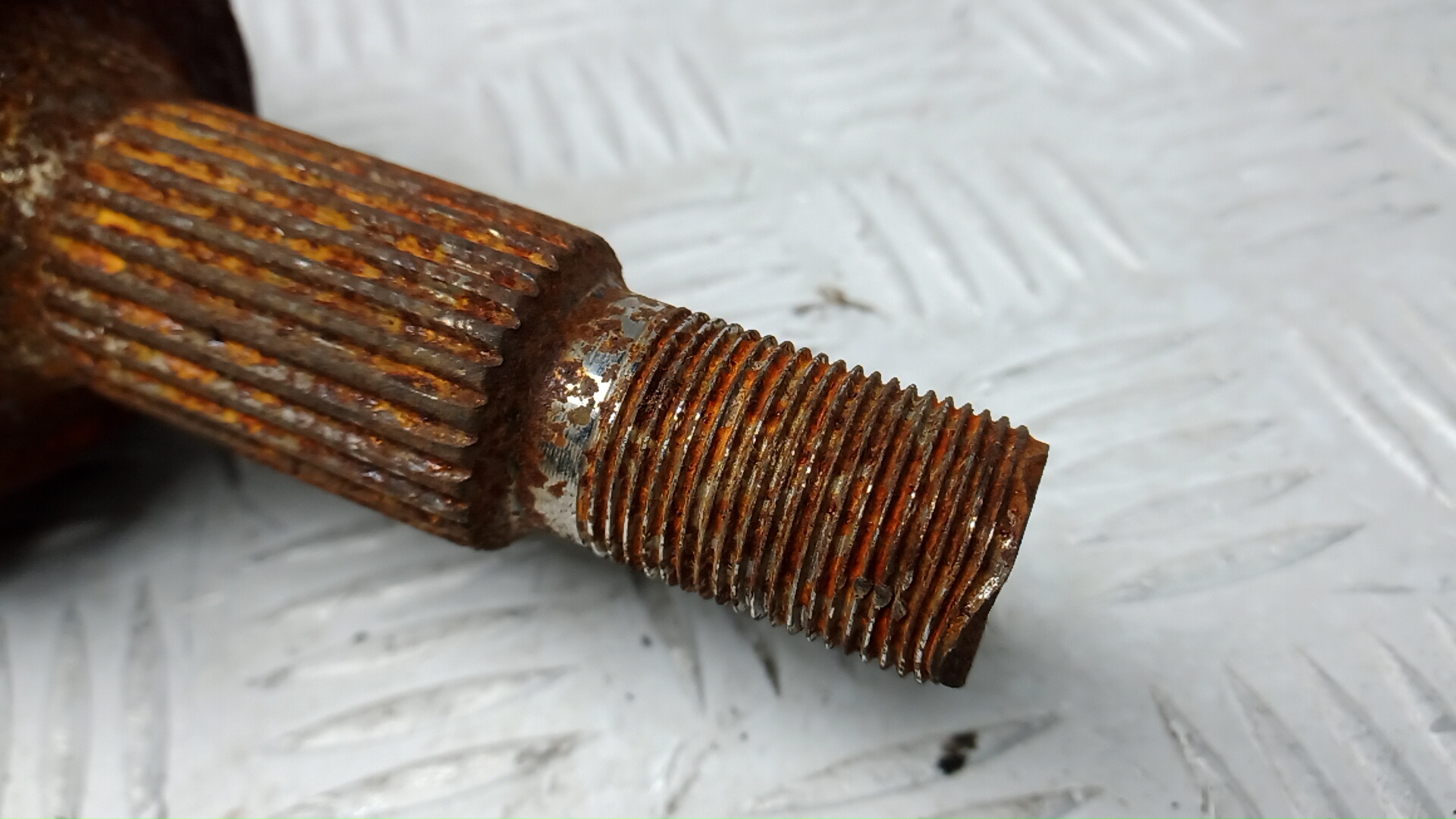 Полуось передняя левая