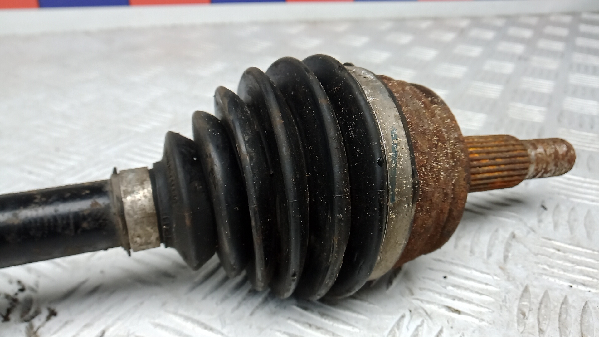 Полуось передняя левая