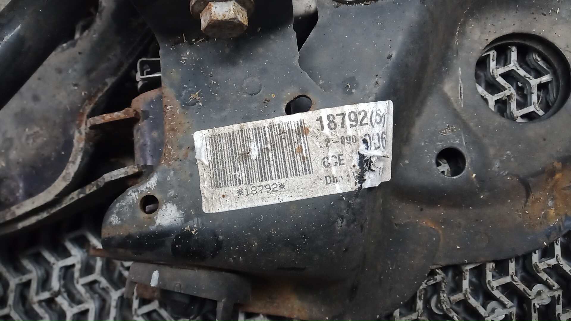 Балка передняя (крепление продольных тяг)