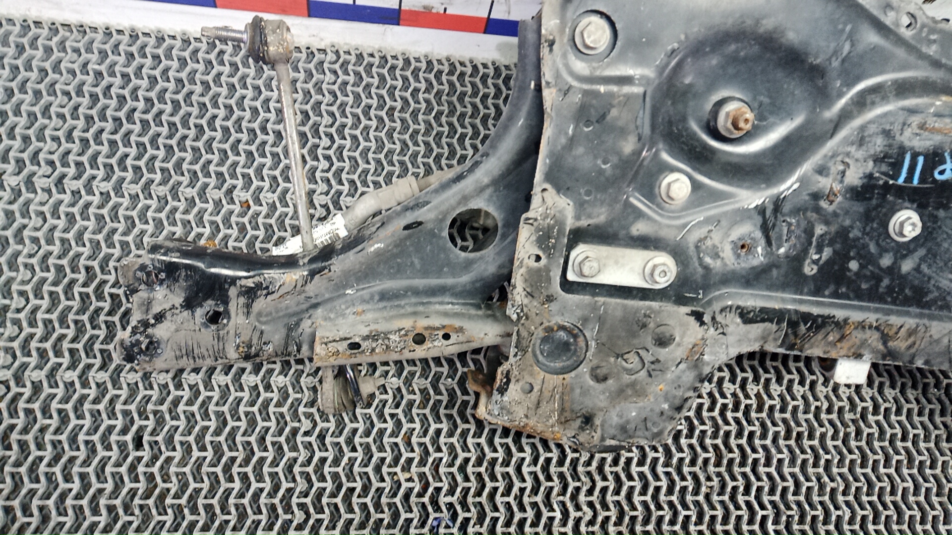 Балка передняя (крепление продольных тяг)