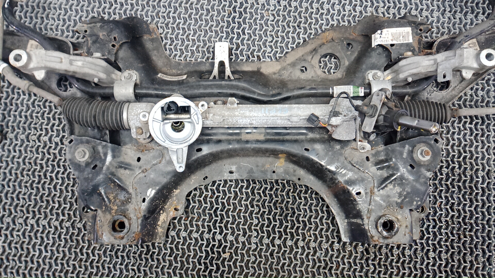 Балка передняя (крепление продольных тяг)