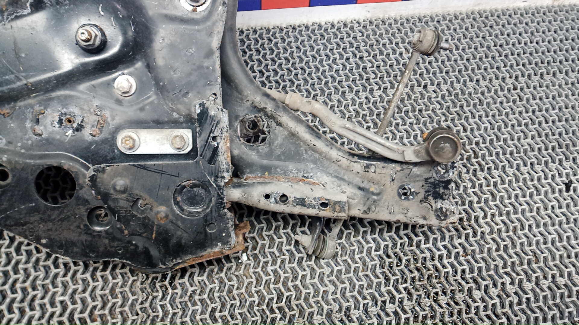 Балка передняя (крепление продольных тяг)