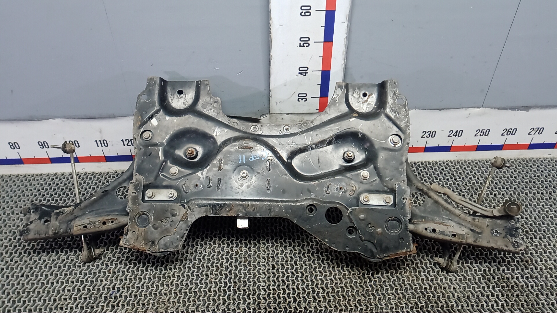 Балка передняя (крепление продольных тяг)