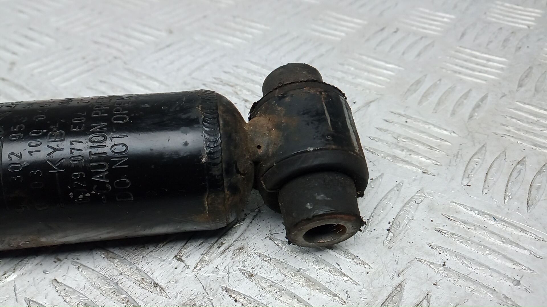 Амортизатор задний (стойка)