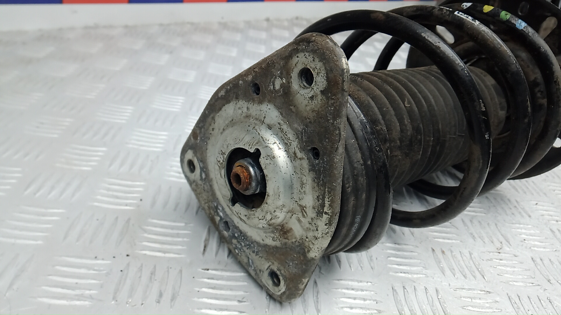 Амортизатор передний правый