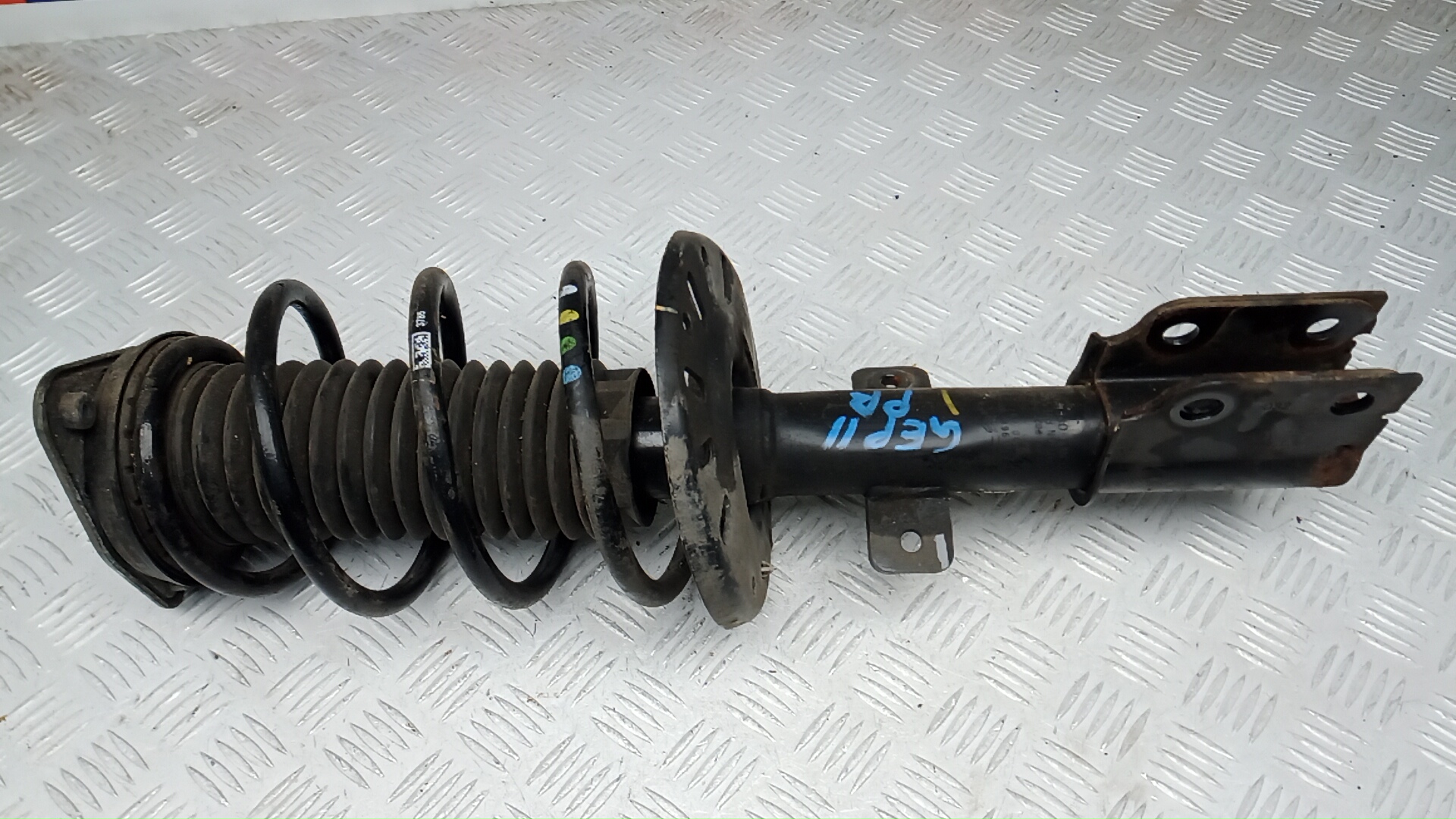 Амортизатор передний правый