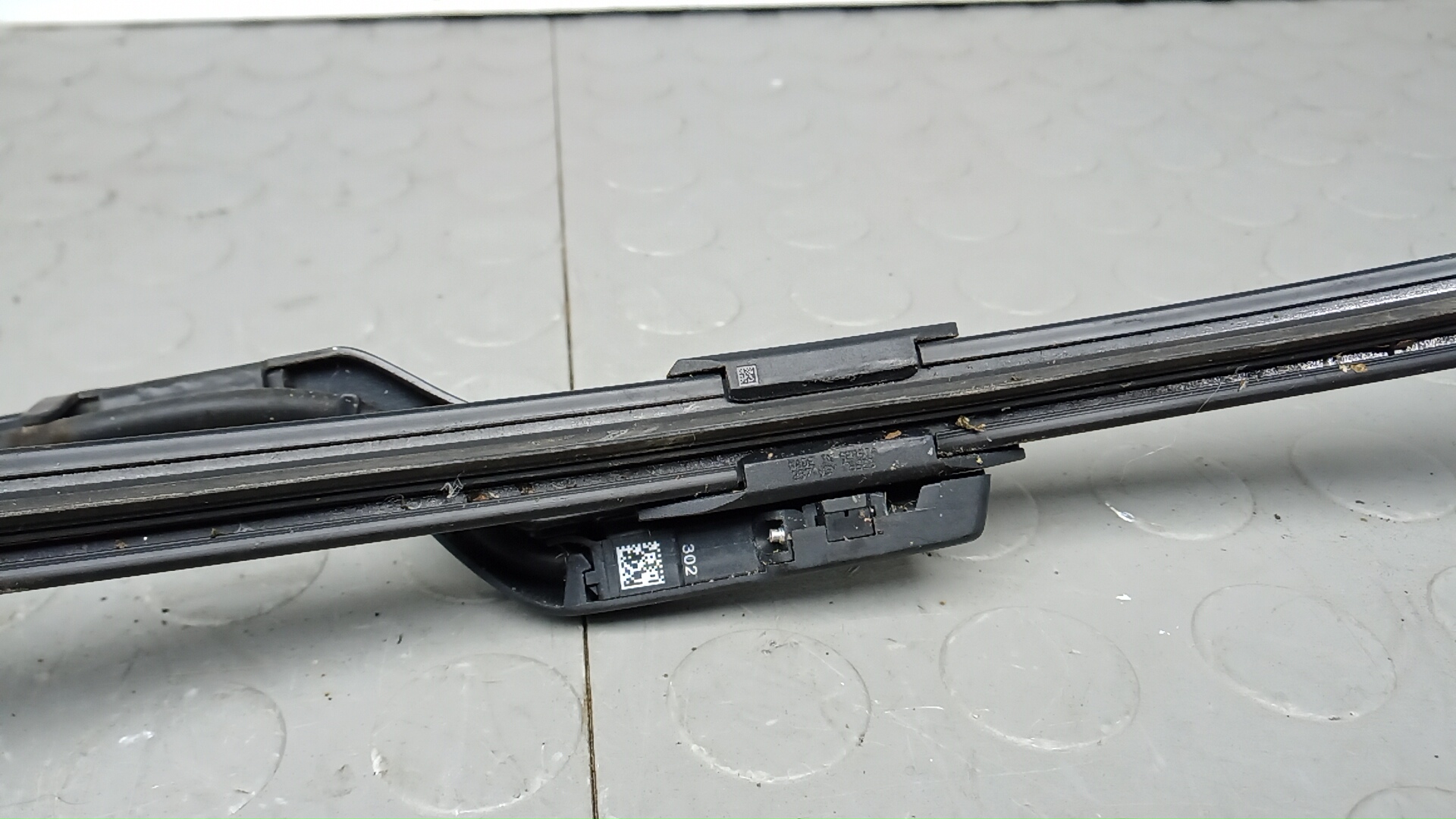 Поводок стеклоочистителя переднего